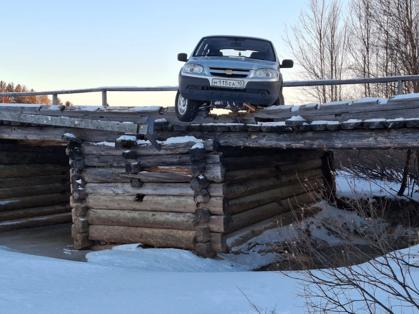 Аварийный мост, на который в Следком России пожаловались жители Юшкозеро, закроют