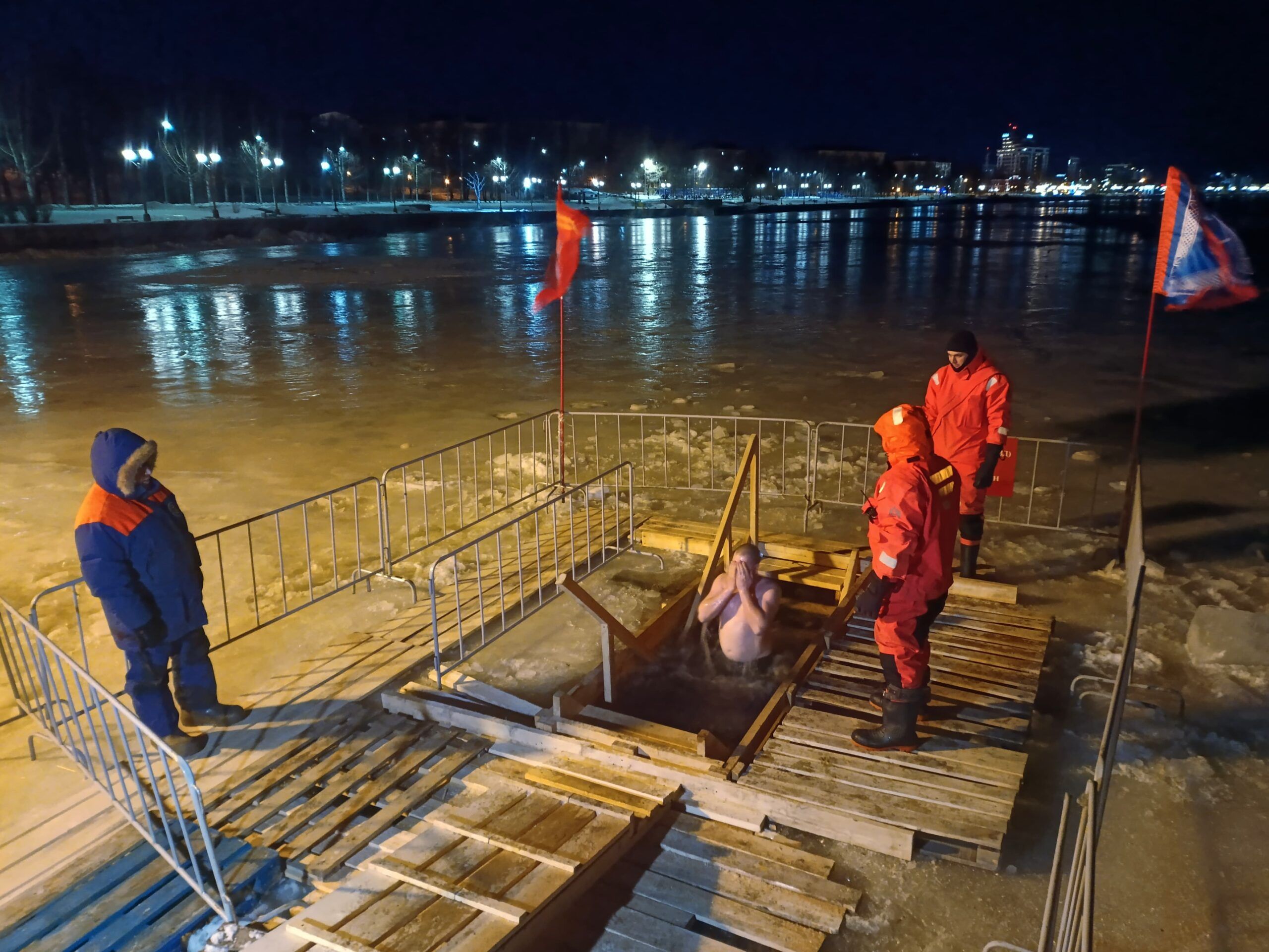 Крещенские купания прошли в Петрозаводске