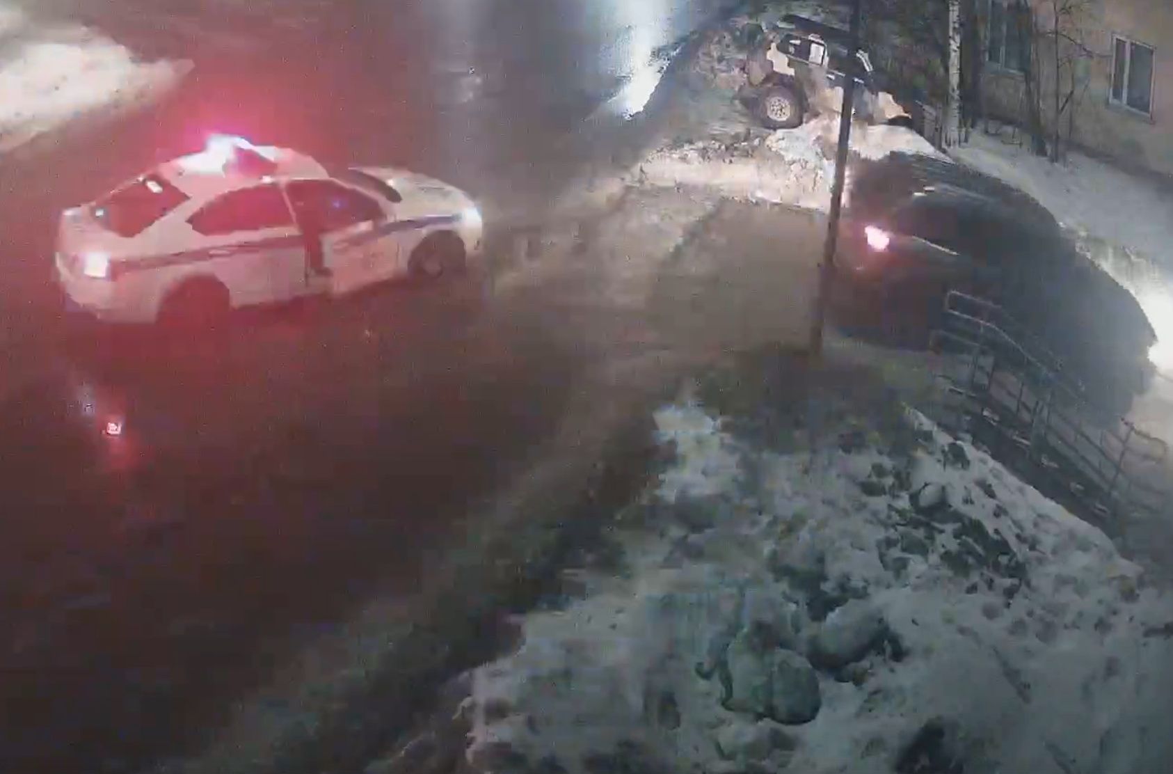 В Петрозаводске водитель внедорожника попытался скрыться от полиции по лестнице