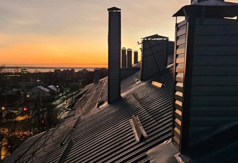 Школы Петрозаводска выходят на дистант на время очистки крыш от сосулек