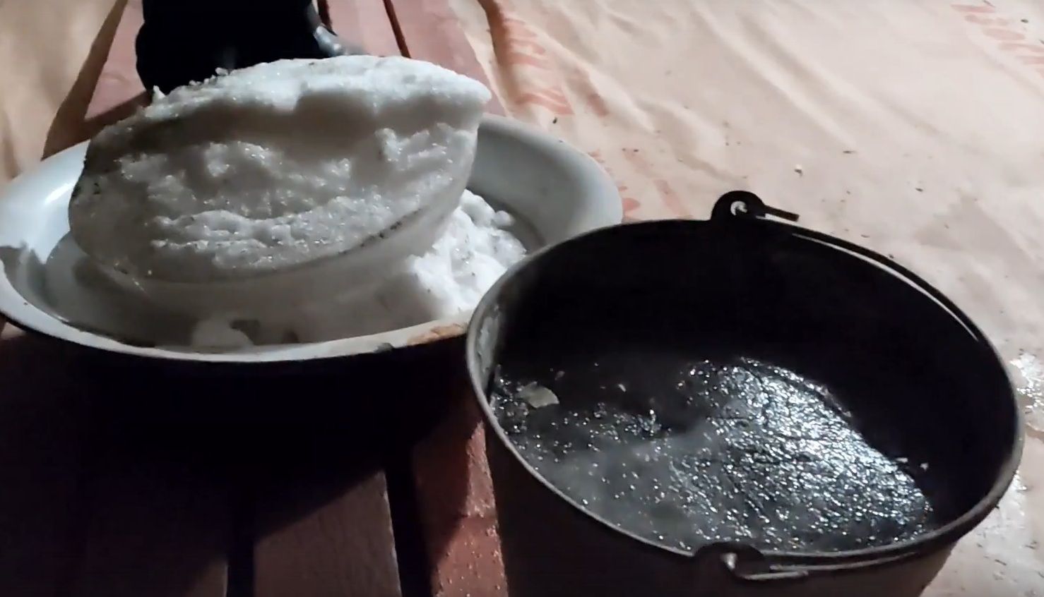 После капремонта в одном из домов Петрозаводска жители жалуются на протечки и плесень