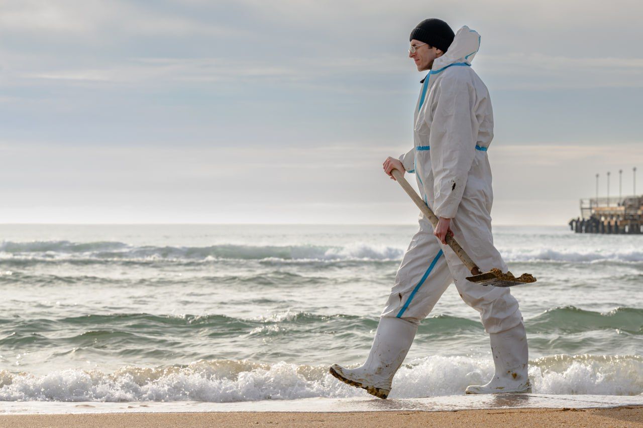 На восстановление черноморских пляжей после катастрофы с разливом мазута может уйти 10-15 лет