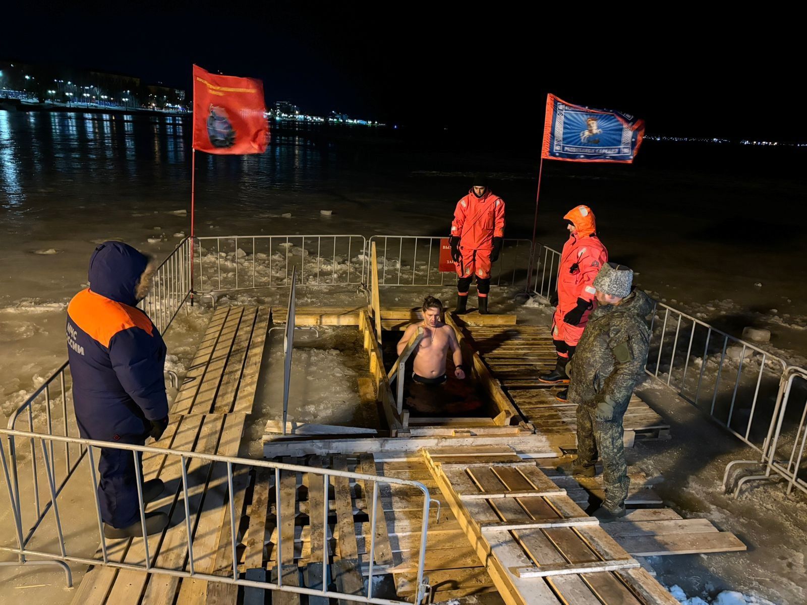 Стало известно, сколько человек приняли участие в крещенских купаниях в Петрозаводске