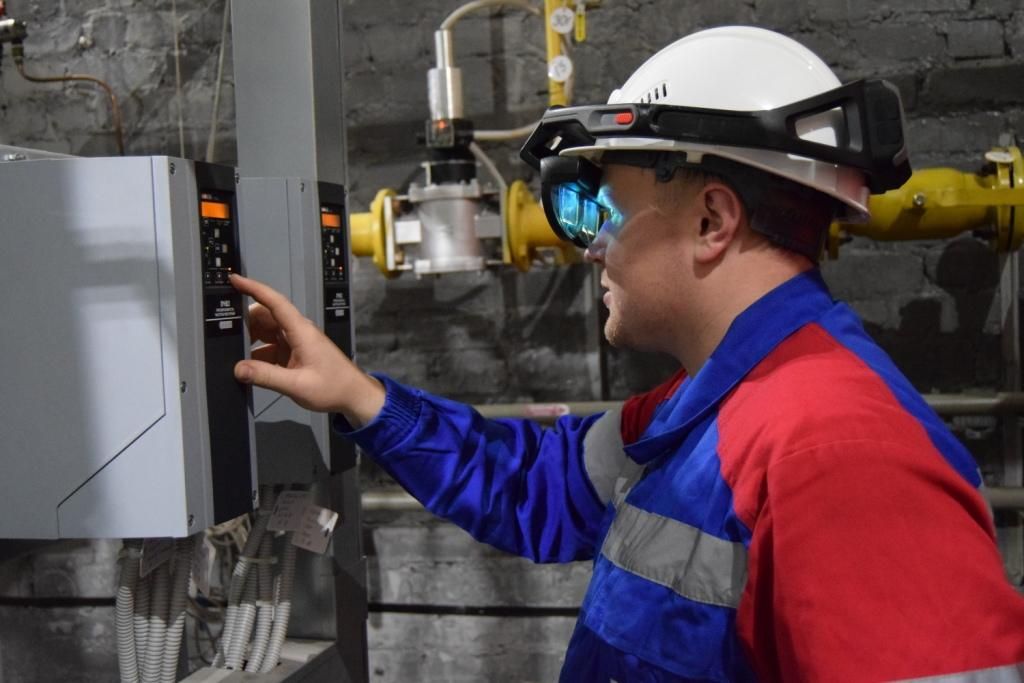 Как в кино: сотрудники «ПКС-Тепловые сети» используют очки дополненной реальности