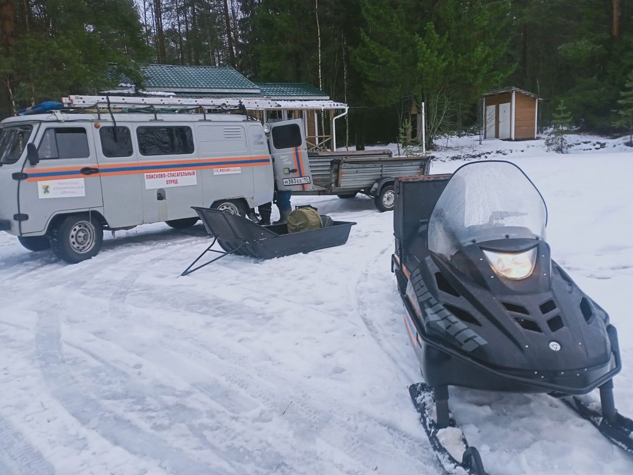 Тело мужчины, который провалился под лед озера в Карелии, нашли