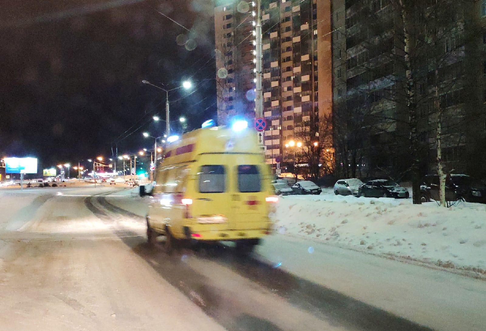 Еще один петрозаводчанин получил травмы после падения льда с крыши дома