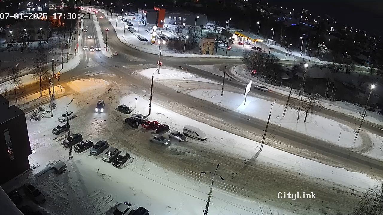 Легковой автомобиль вылетел в кювет в Петрозаводске