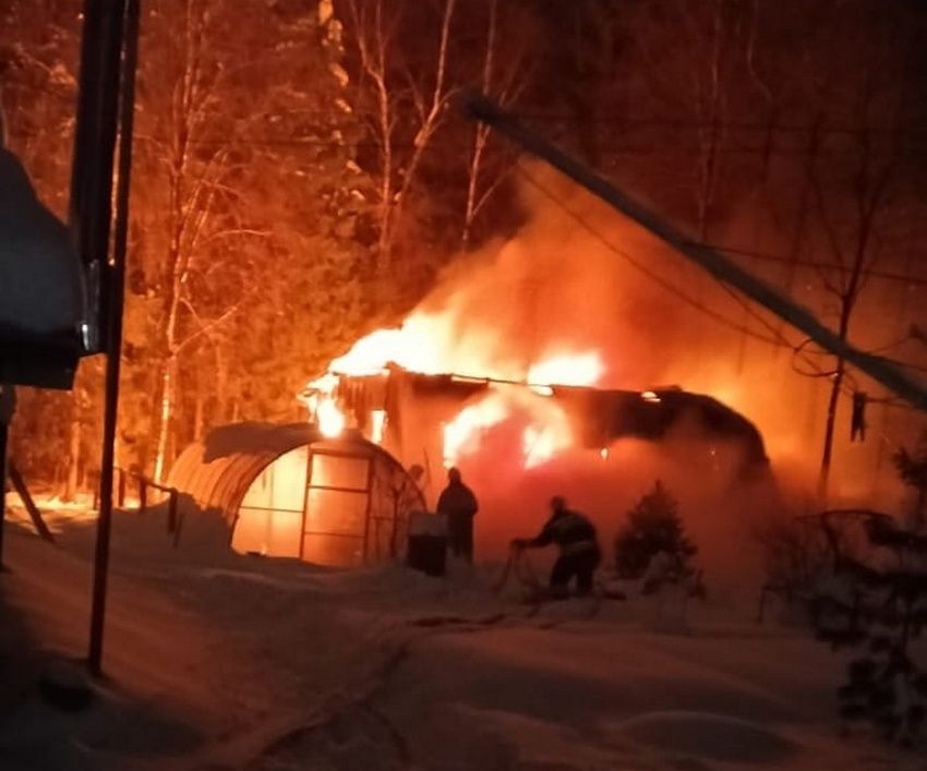 Появились фото и подробности страшного пожара под Петрозаводском