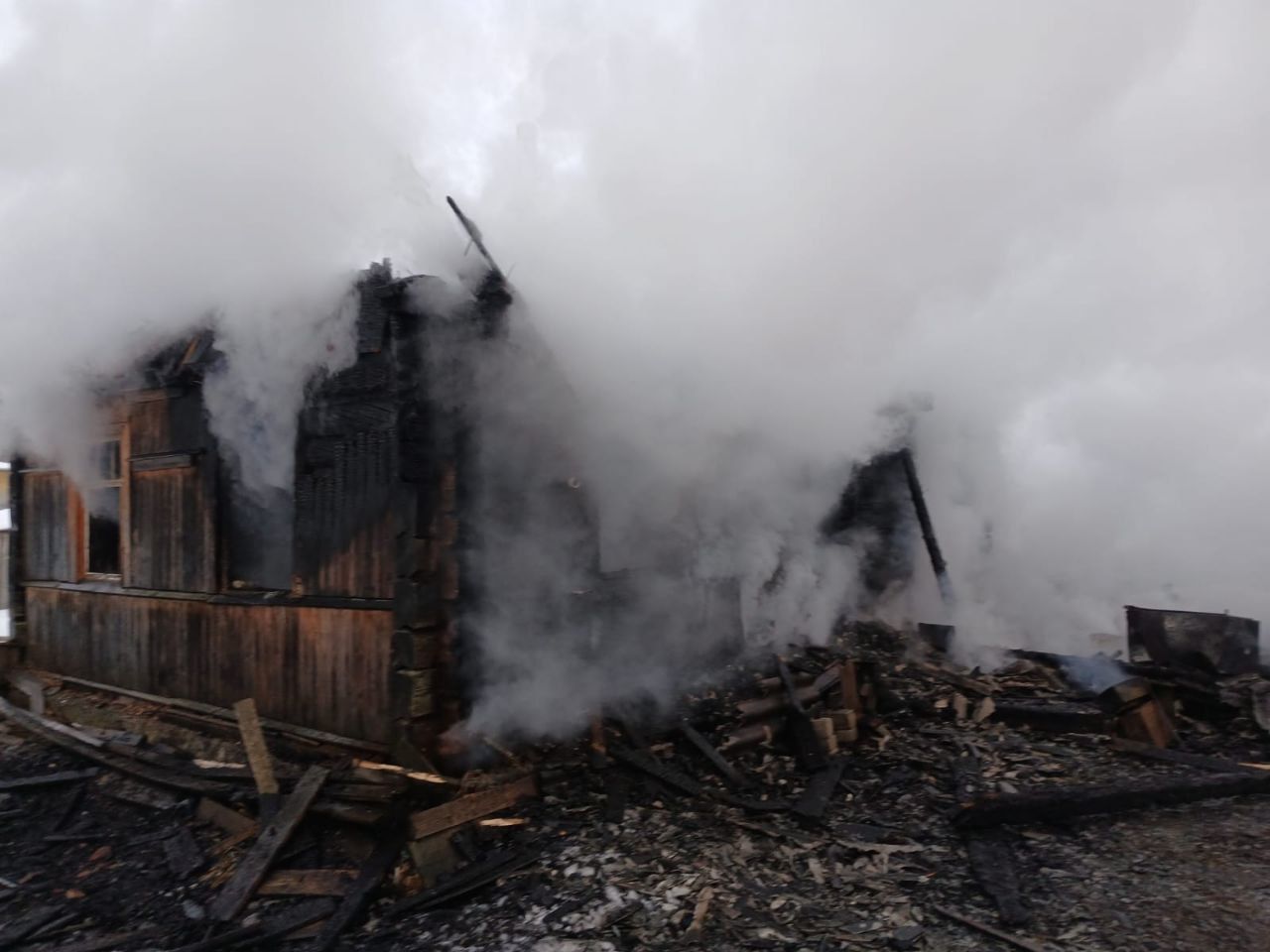 На пожаре в Олонецком районе погибла женщина