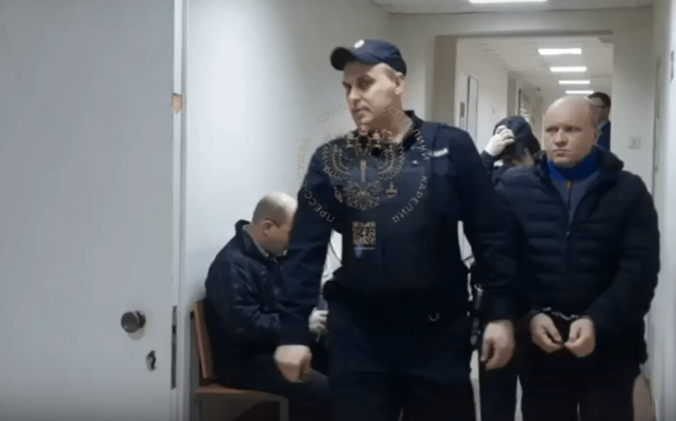 Водителю самосвала, по вине которого в ДТП погибли трое молодых людей, продлили арест