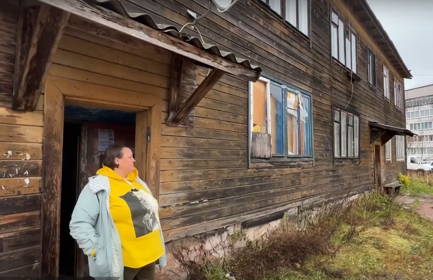 Многодетная семья в Карелии смогла переехать из аварийного дома после обращения в Следком России