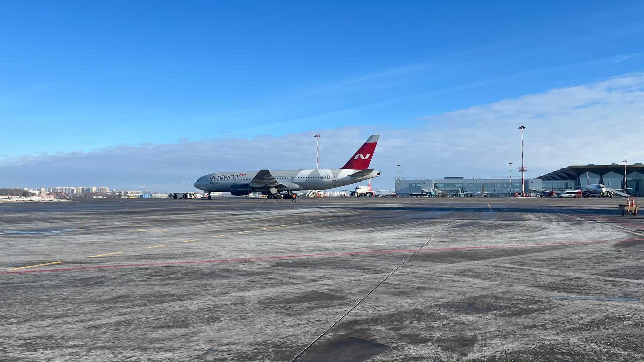 Самолет, на борту которого было 436 человек, экстренно приземлился в Пулково