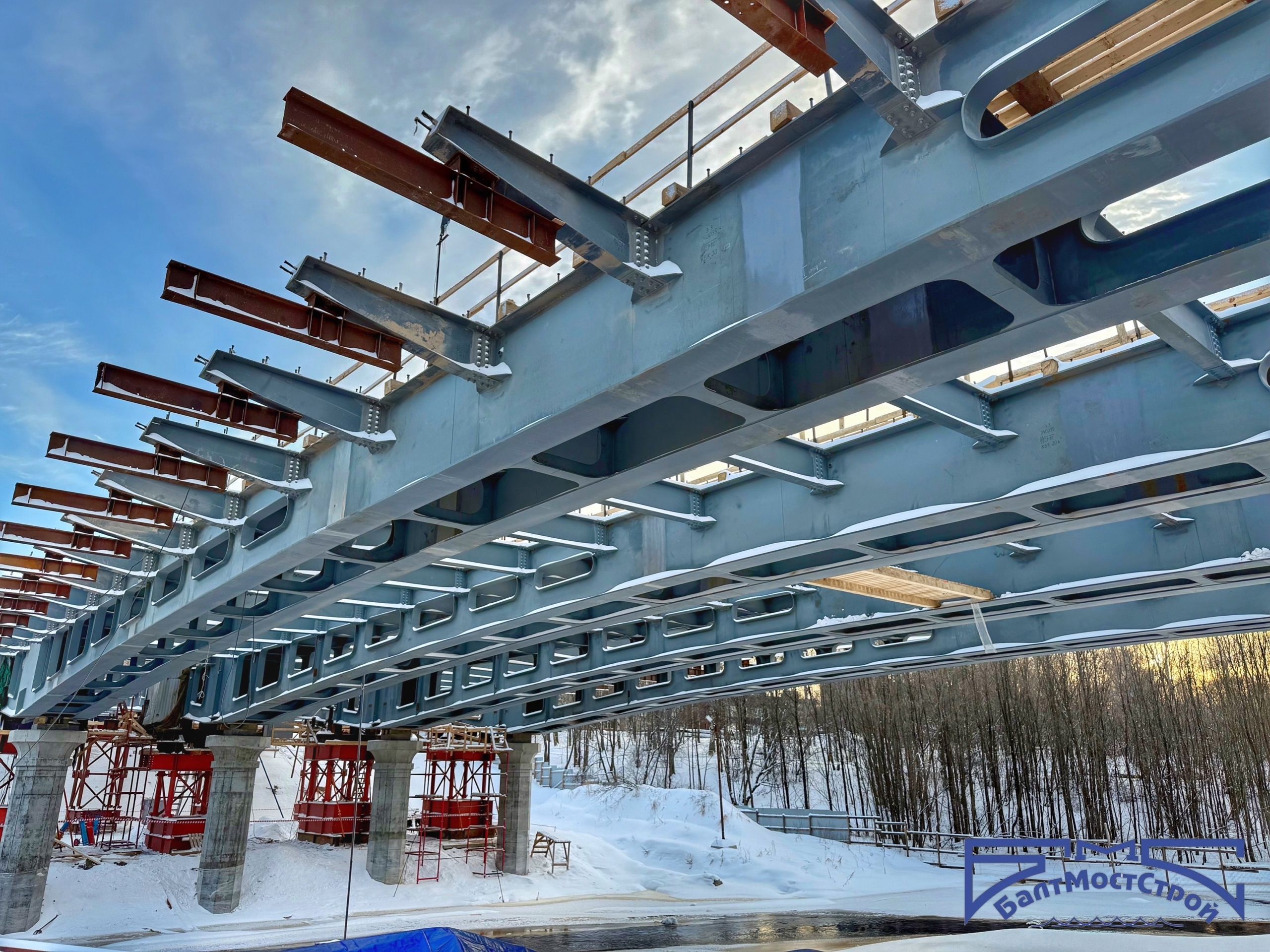 На Лобановском мосту в Петрозаводске смонтированы все металлические конструкции