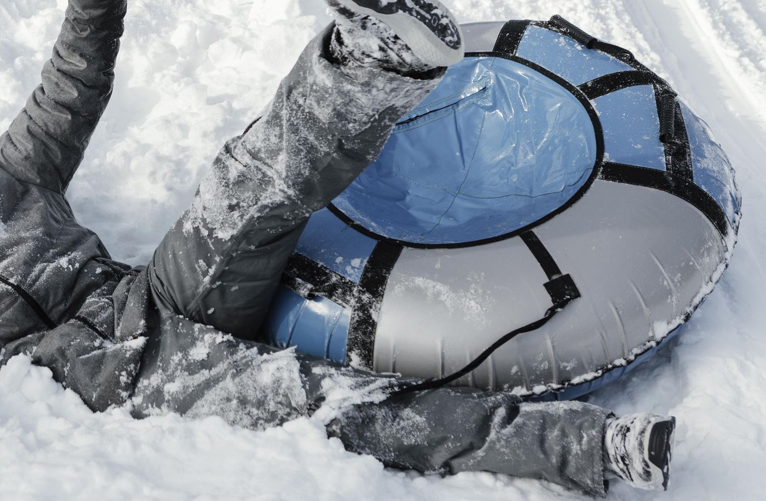 Мальчик получил травму, катаясь на ватрушке в Ленобласти