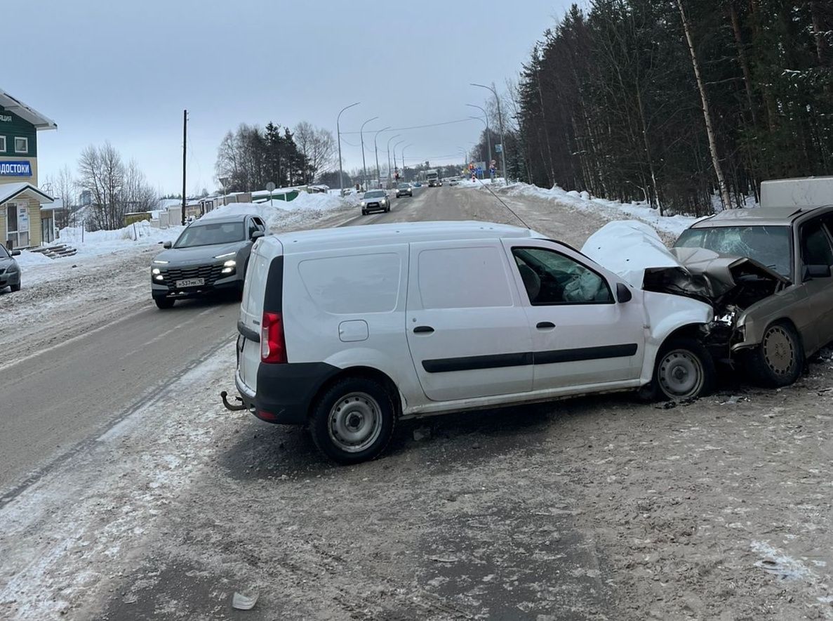 Два водителя госпитализированы после ДТП в Петрозаводске
