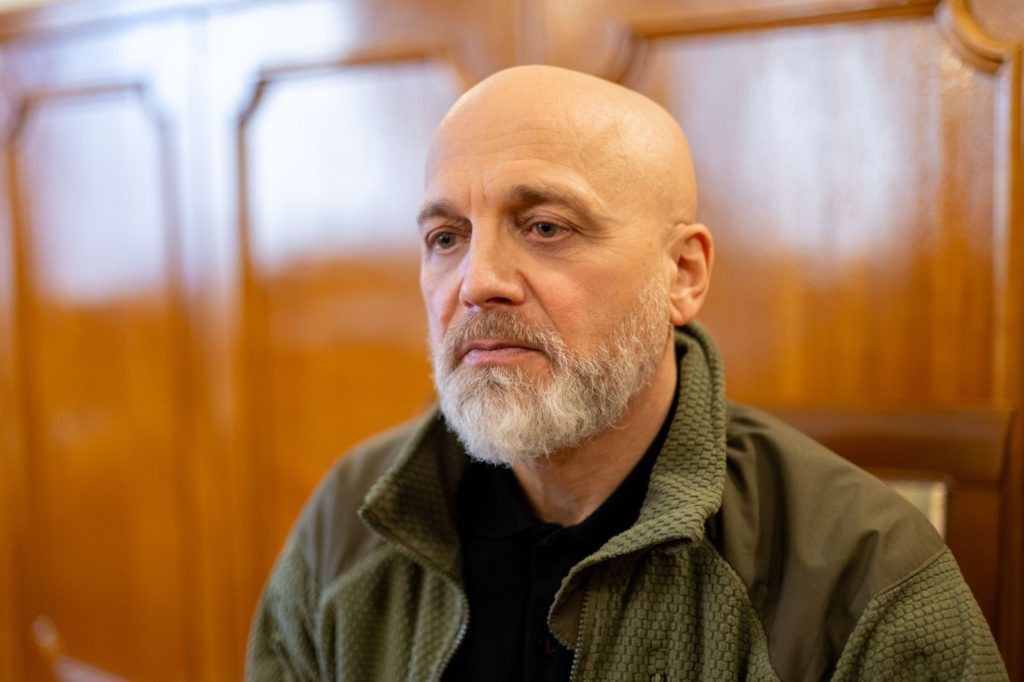 «Некоторые вещи, которые кажутся важными здесь, там меркнут»: Элиссан Шандалович рассказал, как его изменила СВО