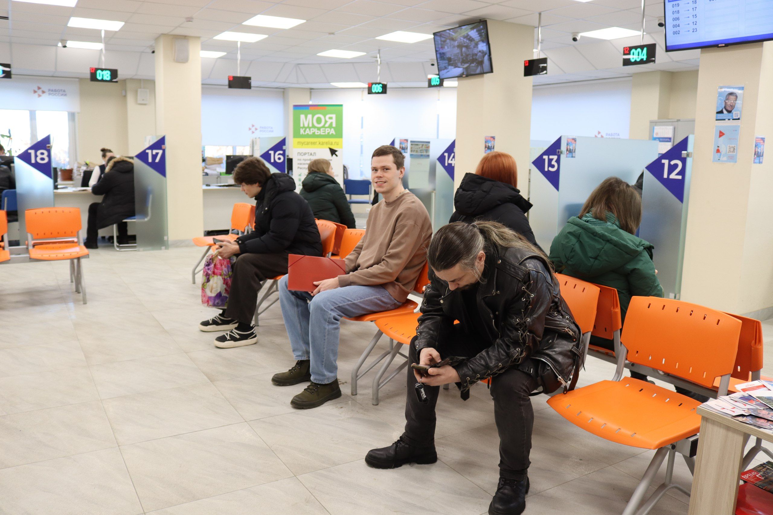 Названы самые популярные месяцы для обращения в службу занятости Карелии