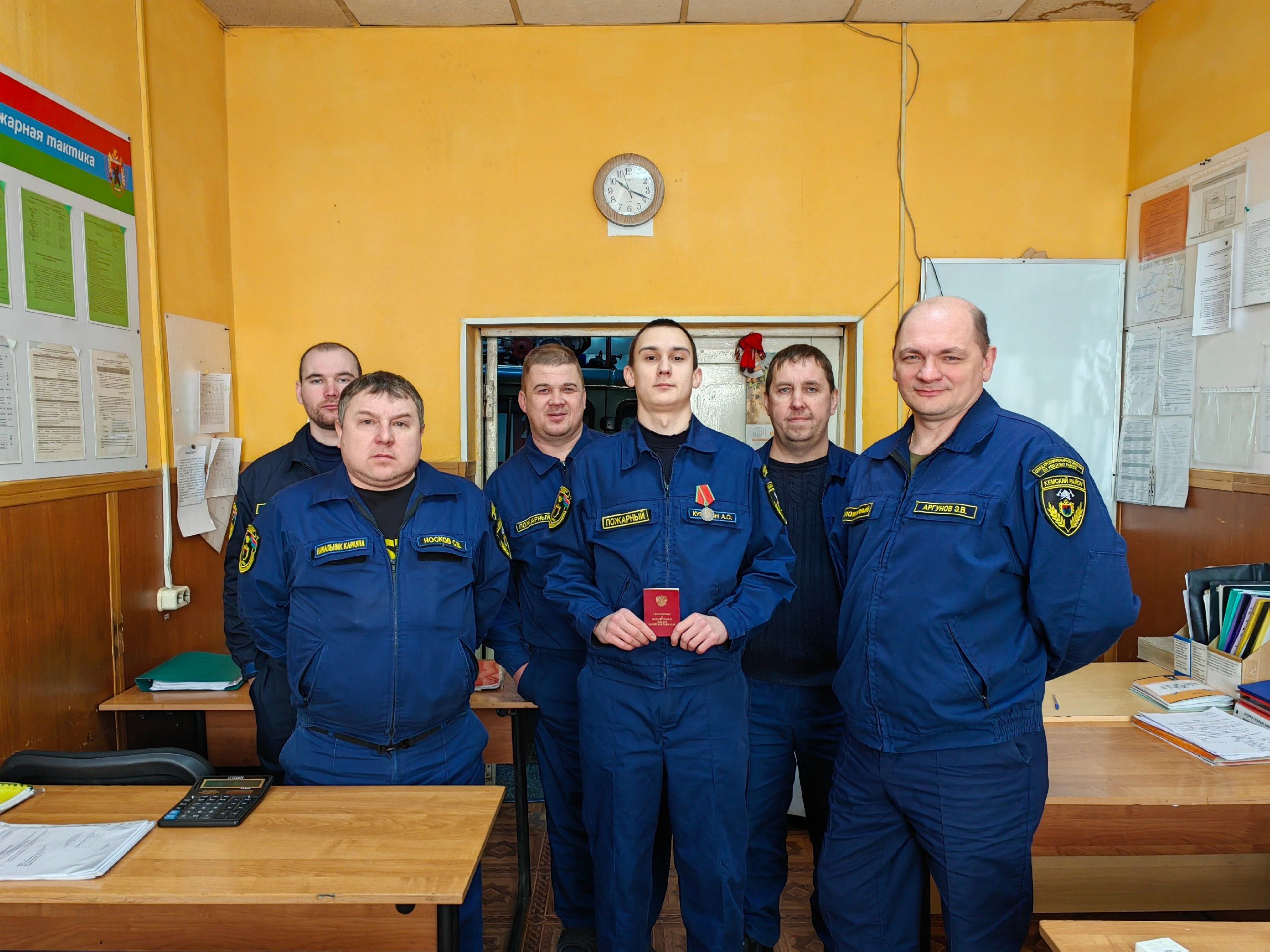 Пожарному в Кеми вручили медаль Суворова спустя 2,5 года