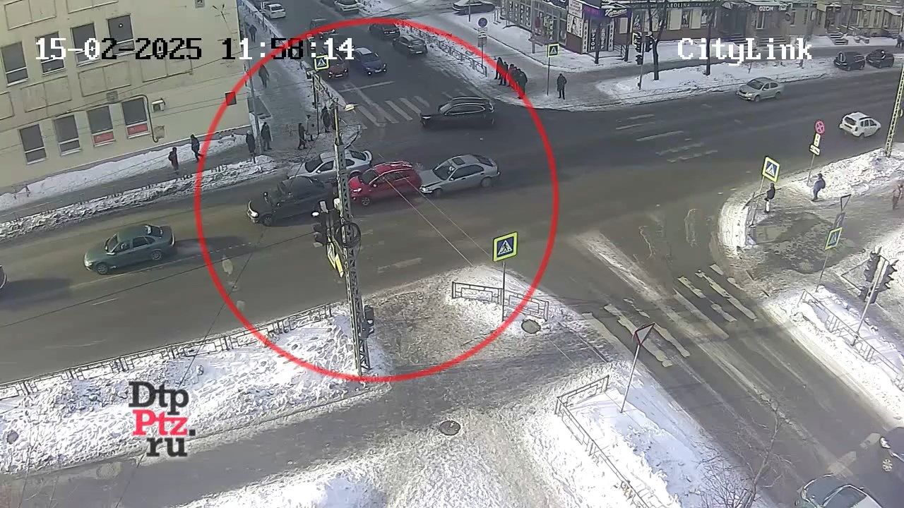 В Петрозаводске произошла авария с участием трёх легковых автомобилей