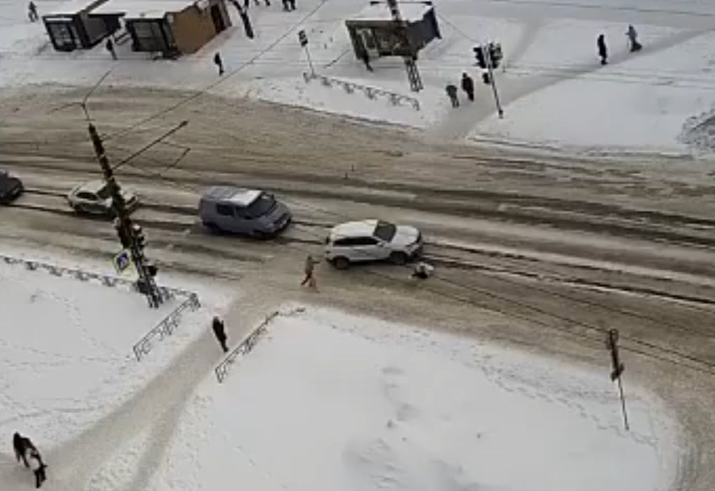 В Петрозаводске девушку сбили на пешеходном переходе
