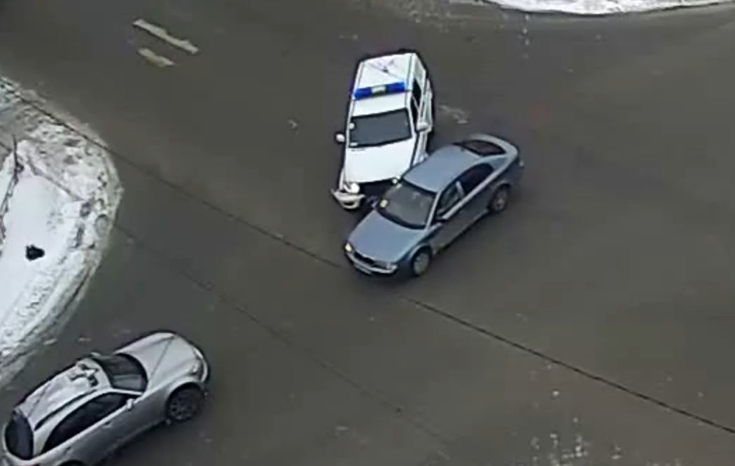 В Петрозаводске машина полиции попала в ДТП