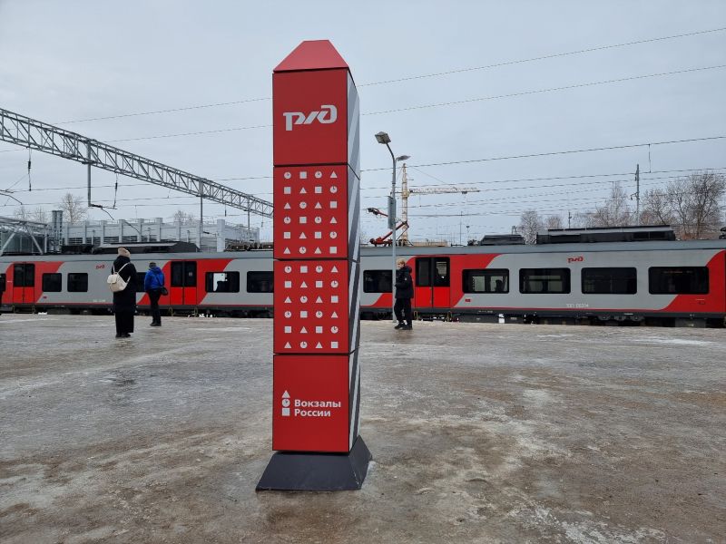 Верстовой столб установили на вокзале в Петрозаводске