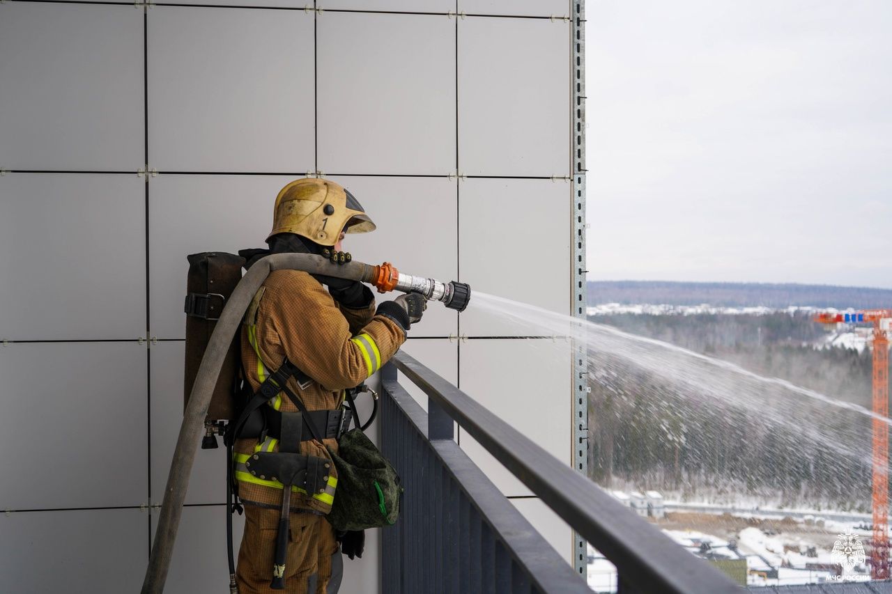В Петрозаводске прошли учения по тушению пожара на 23 этаже
