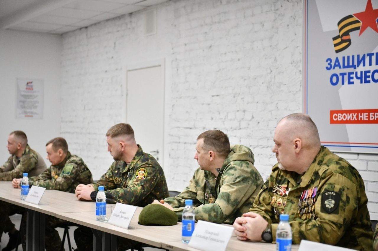 Полпред президента в СЗФО встретился с ветеранами СВО в карельском филиале Фонда «Защитники Отечества» 