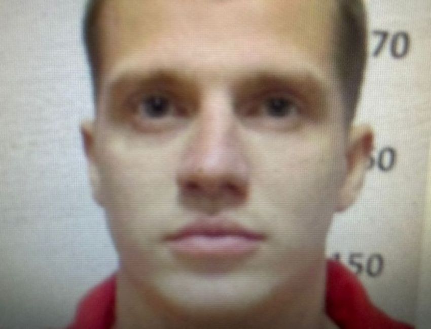 Полиция разыскивает в Петрозаводске молодого мужчину, подозреваемого в преступлении