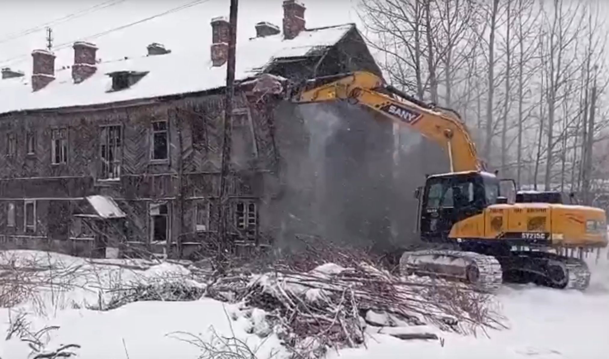 В Петрозаводске начался снос ветхих домов