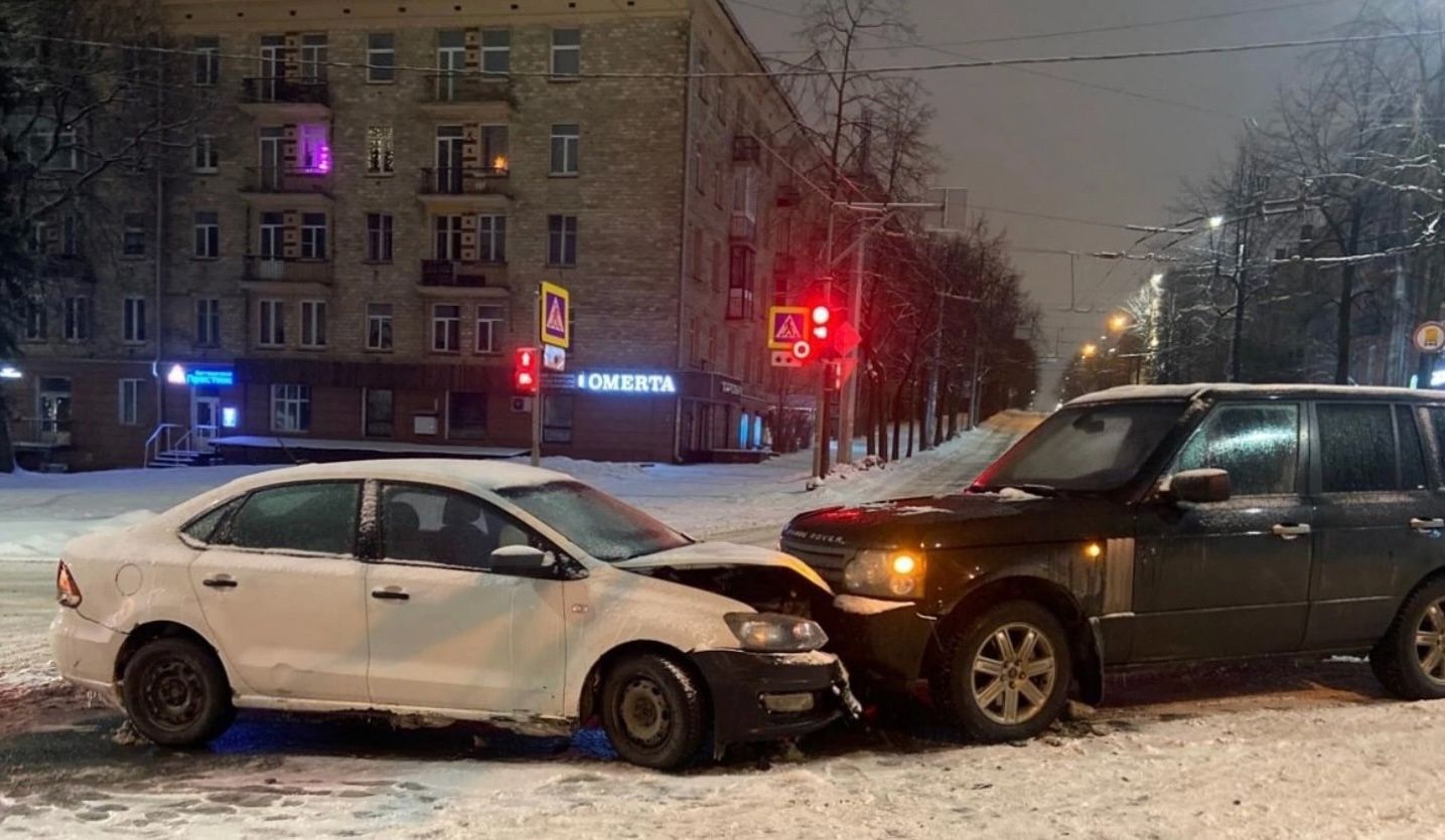 52-летний водитель пострадал в ДТП в центре Петрозаводска