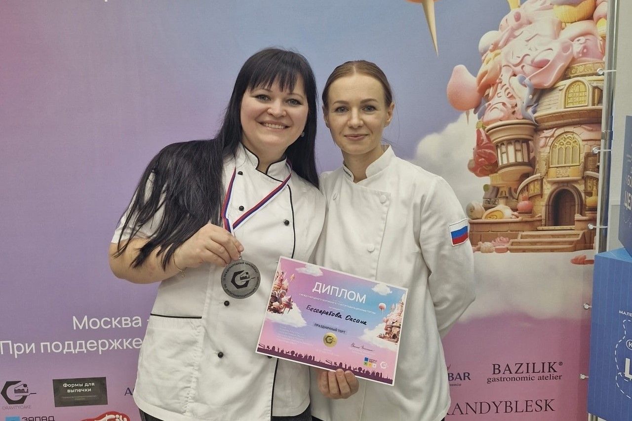 Кондитер из Карелии победила на Международном чемпионате по антигравитационным тортам