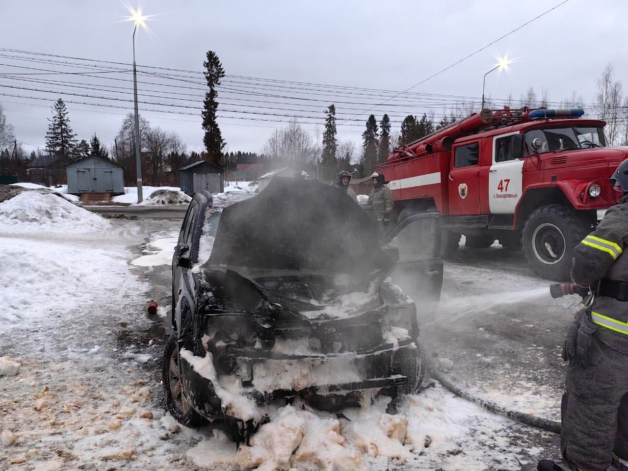 Под Петрозаводском загорелся легковой автомобиль