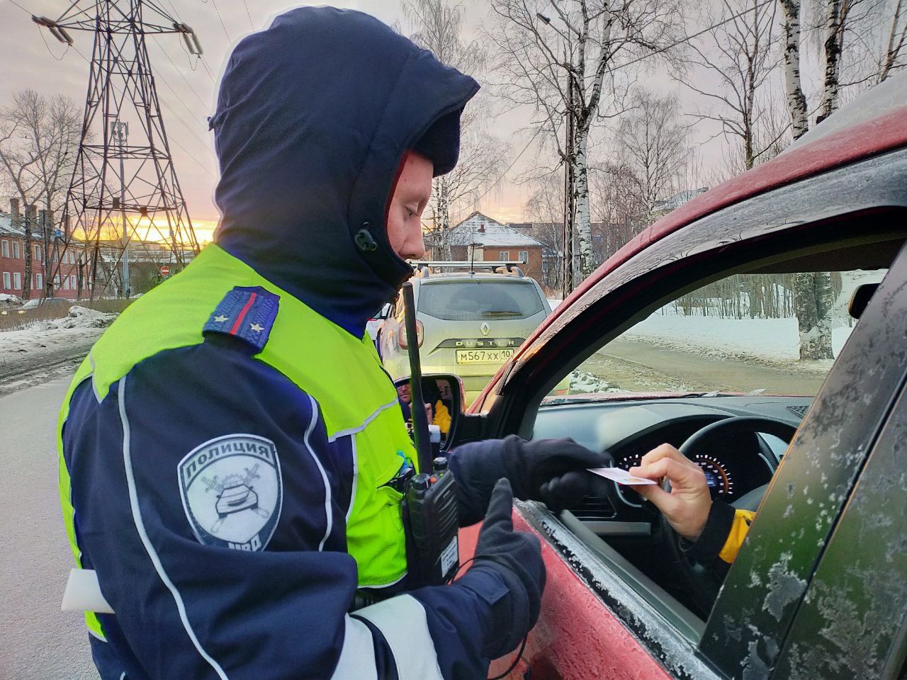 В Петрозаводске автоинспекторы проверяют, как водители перевозят детей
