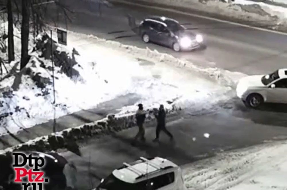 В Петрозаводске водители устроили драку на дороге