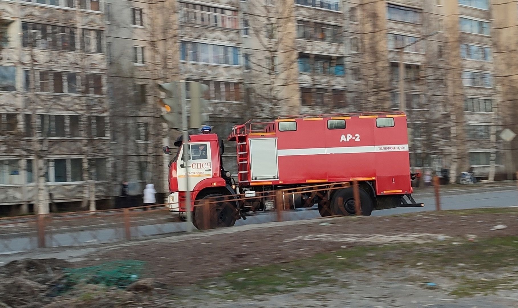 В Петрозаводске ночью загорелся производственный цех