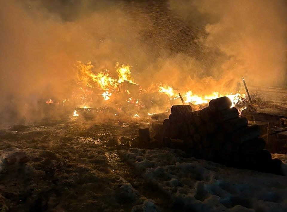 В Олонце ночью произошел сильный пожар