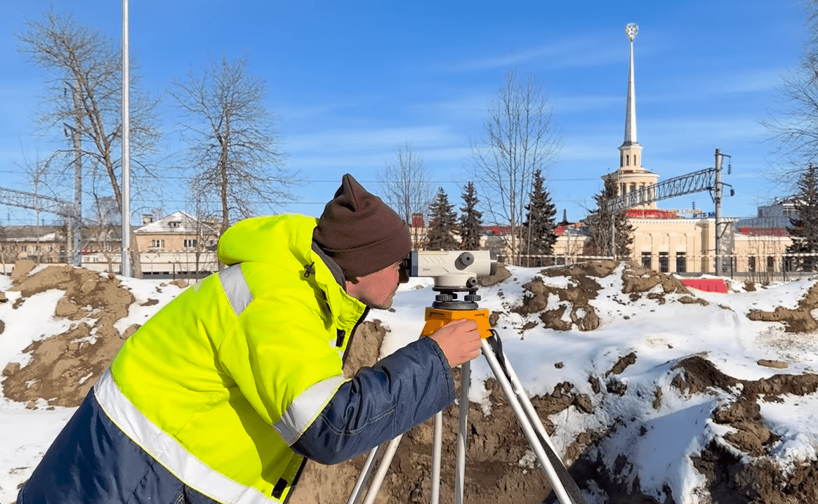 Новую дорогу и парковку начали строить возле железнодорожного вокзала в Петрозаводске