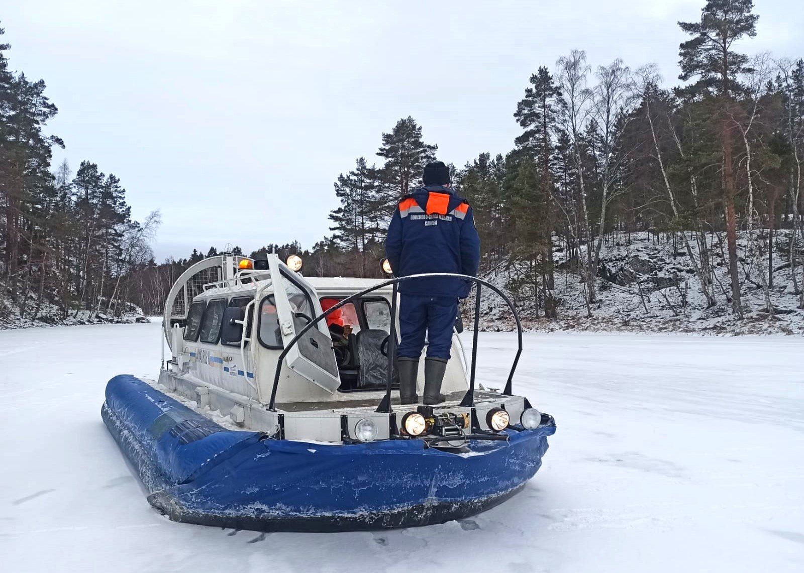 Спасатели эвакуировали с острова женщину со сломанной ногой в парке «Ладожские шхеры»