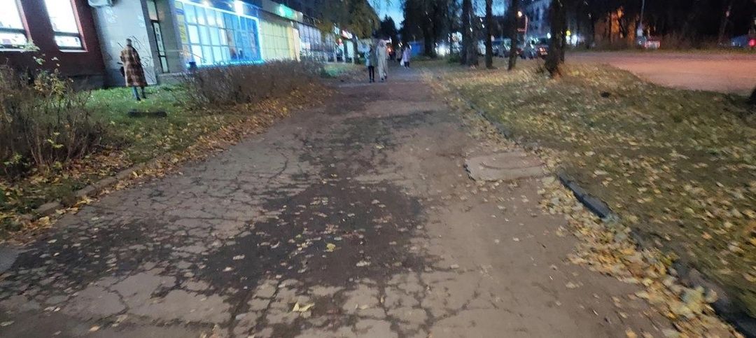 Тротуар на Октябрьском проспекте в Петрозаводске, наконец, отремонтируют