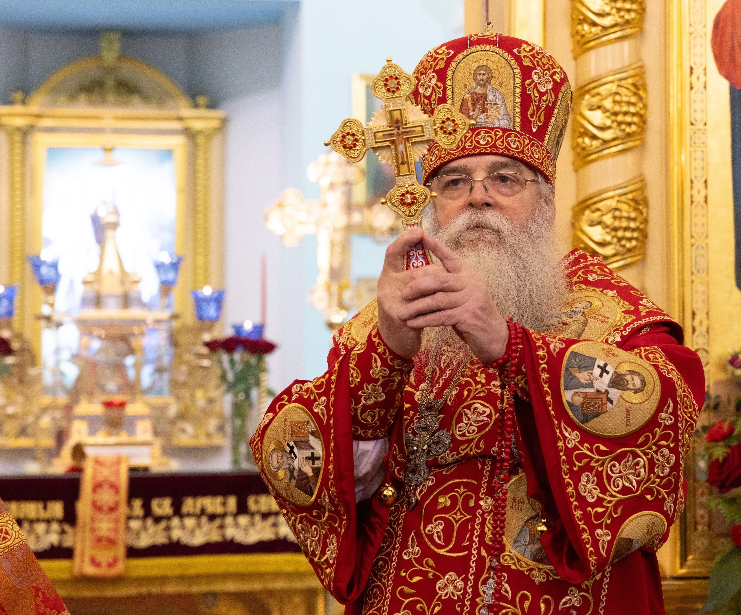 Сегодня митрополит Константин привезет Благодатный огонь