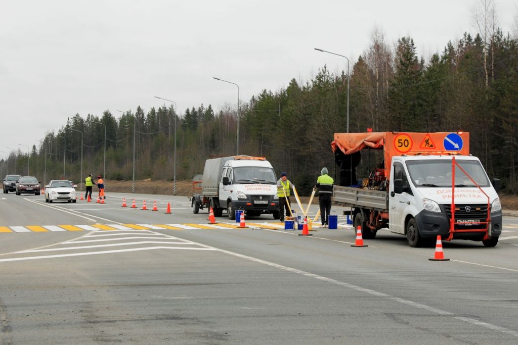 Дорожники начали обновлять разметку на федеральных трассах Карелии