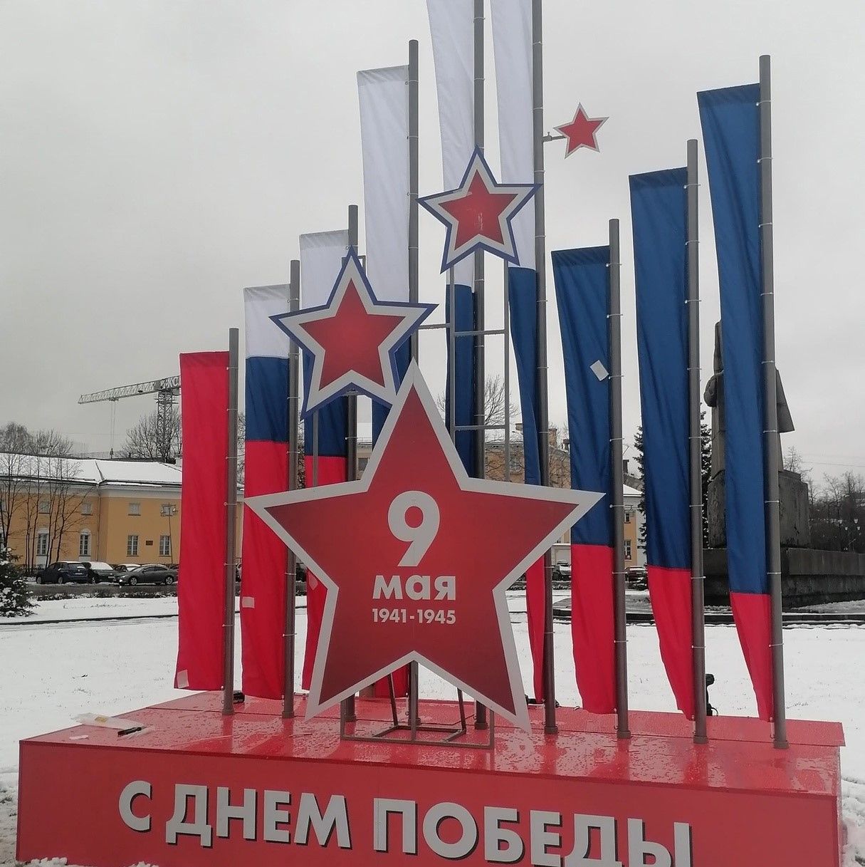 Петрозаводск украшают к Дню Победы Петрозаводск украшают к Дню Победы