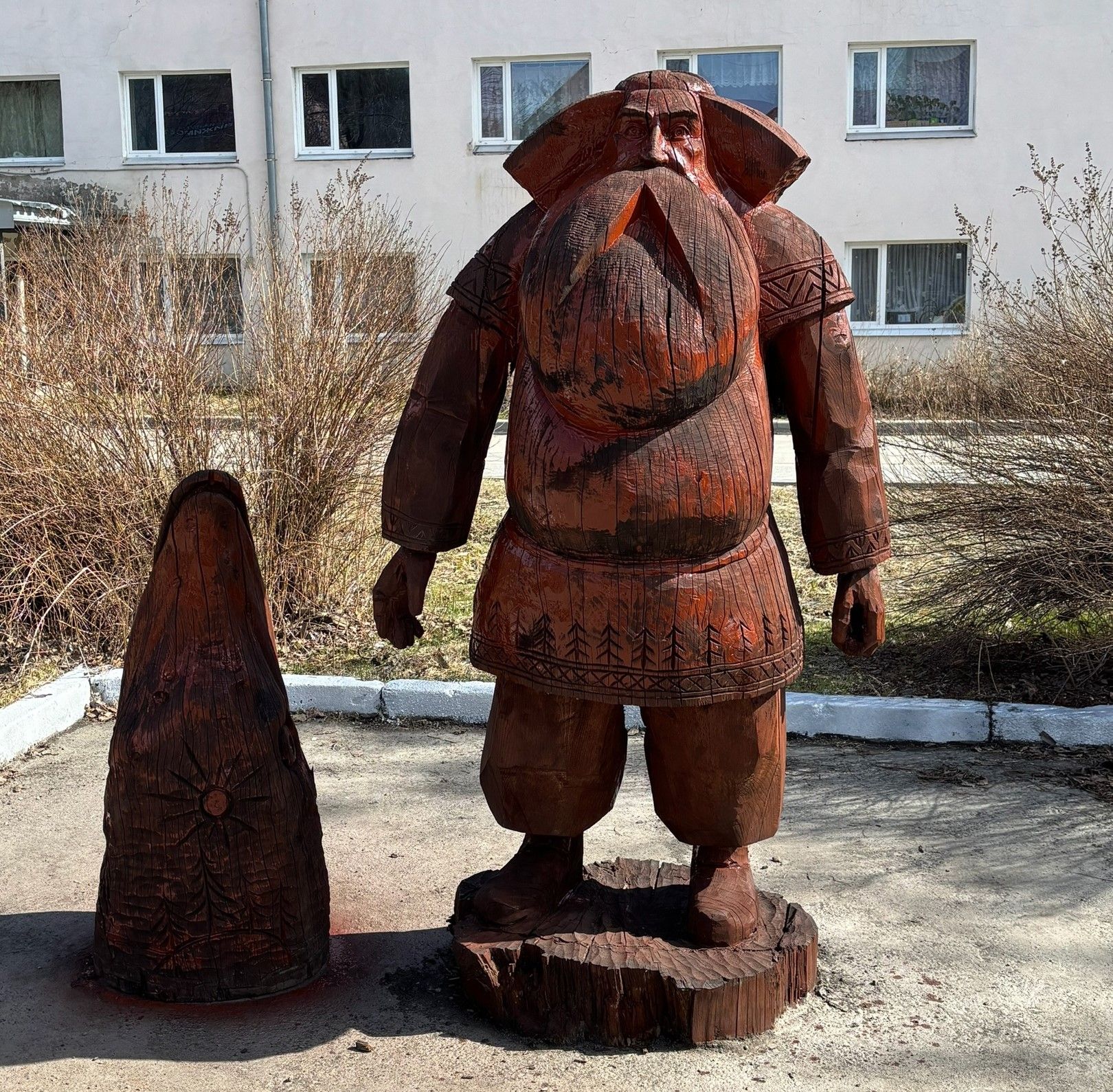 «Чистый город» подарил вторую жизнь деревянным скульптурам Лахденпохьи