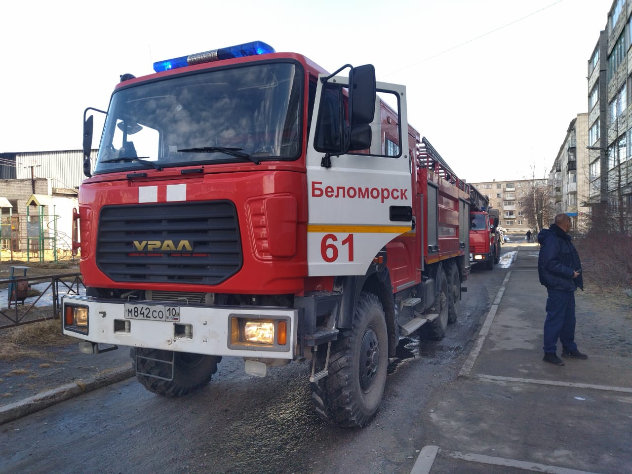 Спасатели ликвидировали задымление в жилом доме в Беломорске