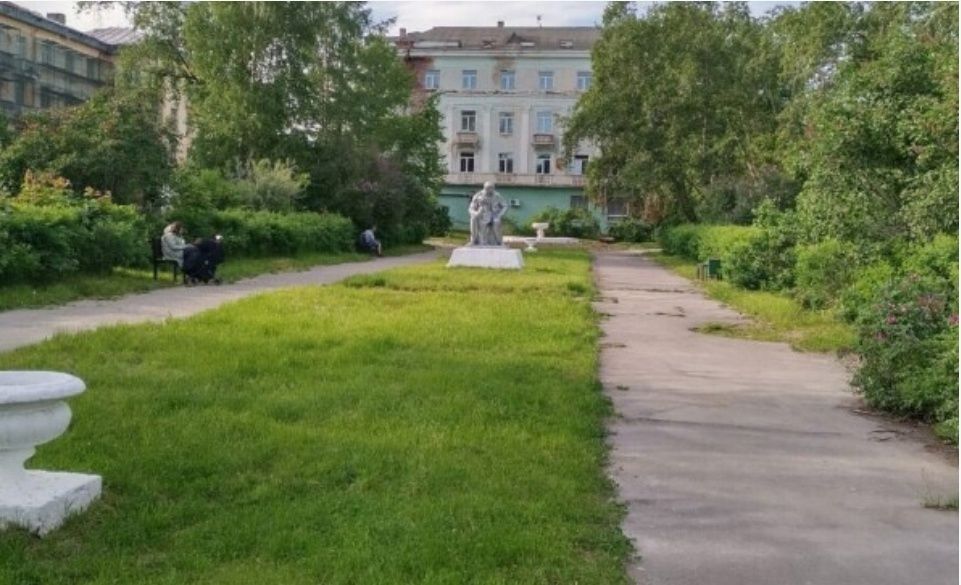 Сквер у гостиницы «Выг» в Сегеже благоустраивают