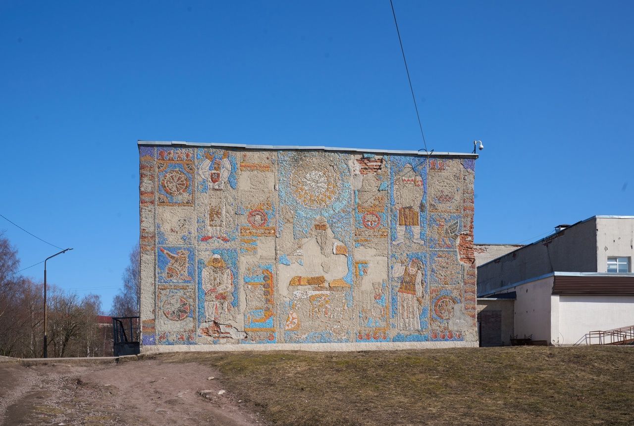 Жители Питкяранты хотят восстановить мозаичное панно на Доме культуры