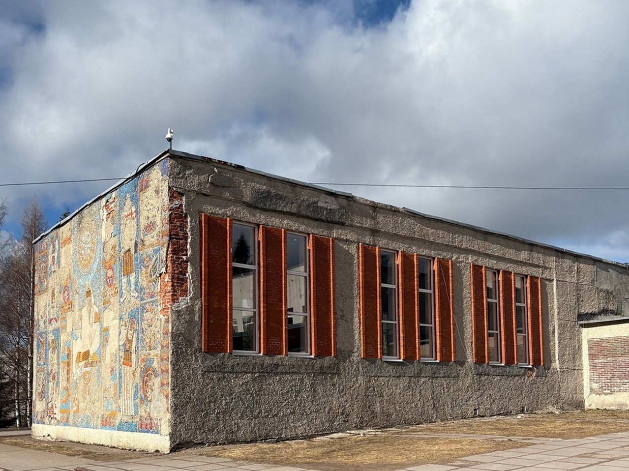 Жители Питкяранты рассказали историю создания уникальной мозаики на Доме культуры