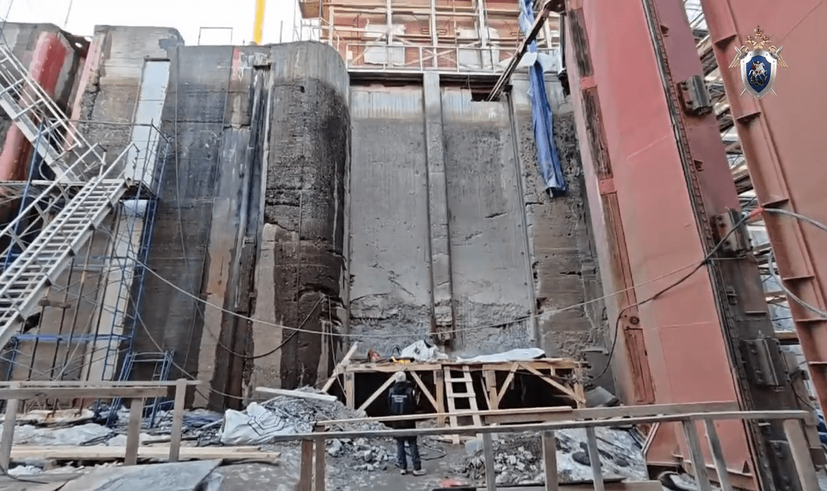 Рабочий упал с 20-метровой высоты и разбился в Карелии