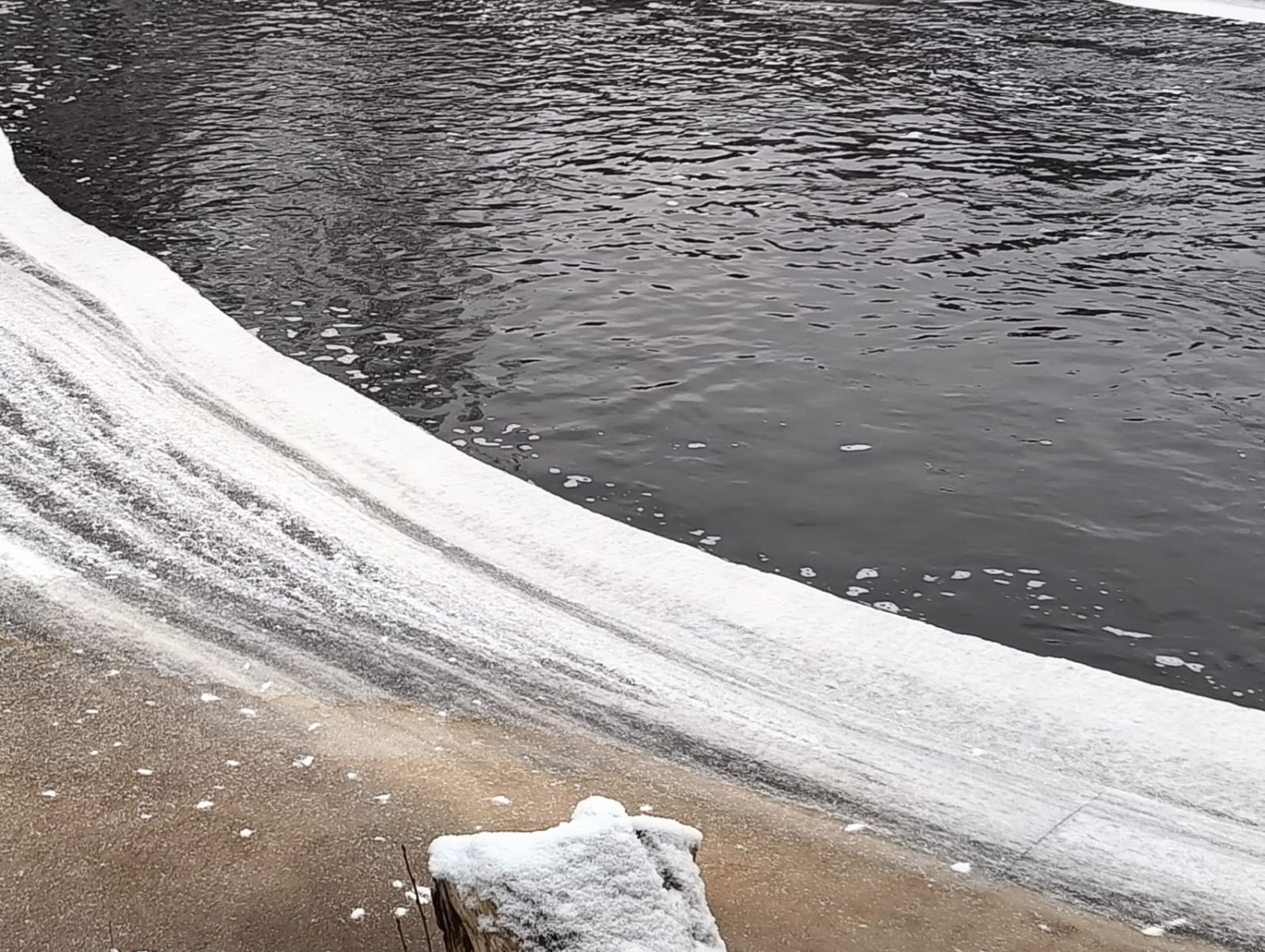 Поиски рыбака продолжаются в Белорском районе